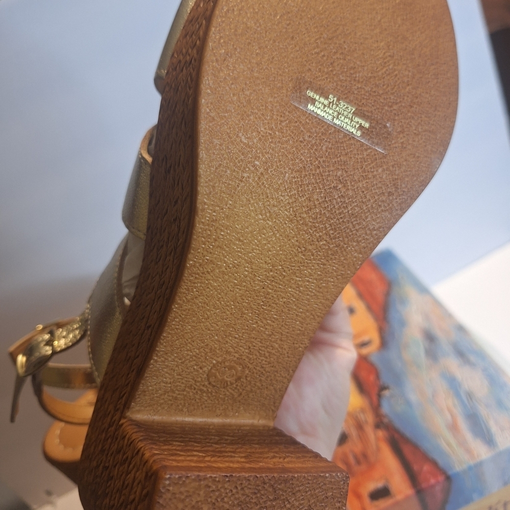 New Bella Vita Made In Italy Champagne Leather Wedges Sandals. Size 8.5 W - Picture 5 of 8